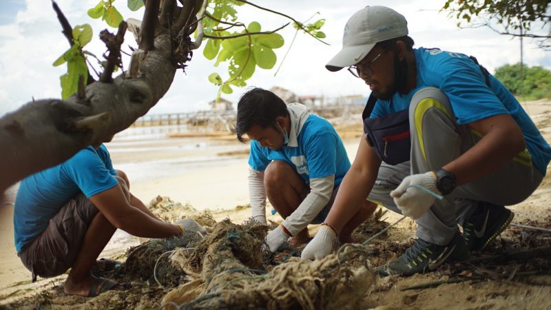Nikoi and Cempedak Island employees turned to beach cleaning with Seven Clean Seas during the pandemic.